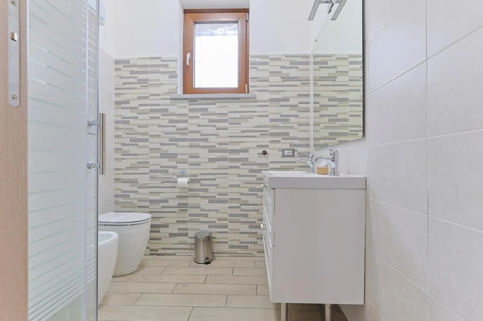 Ottohouse Fiera Milano 0*, Pero
